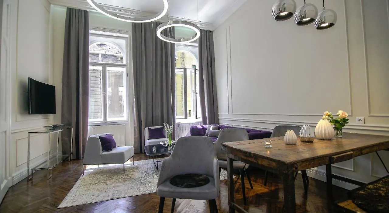 Opera Apartment With Free Parking, 2Br2Ba, Ac Budapest
