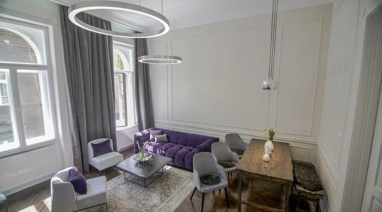 Opera Apartment With Free Parking, 2Br2Ba, Ac Budapest