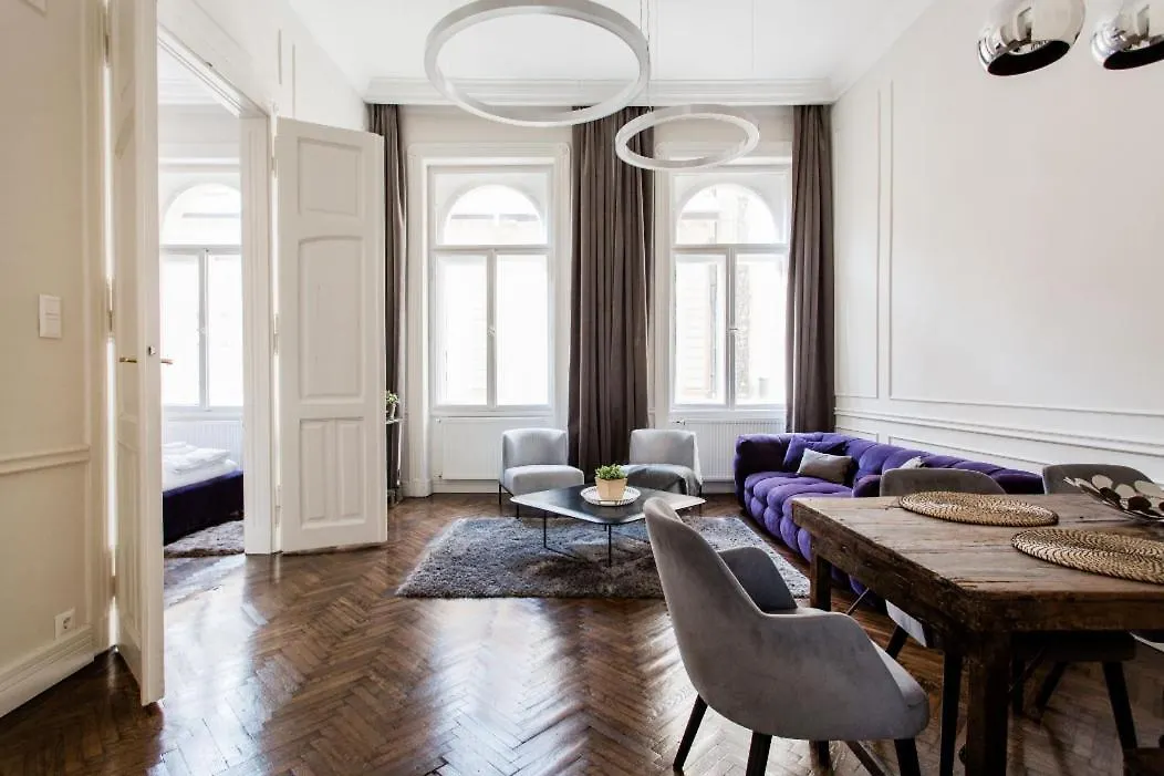 Opera Apartment With Free Parking, 2Br2Ba, Ac Budapeste