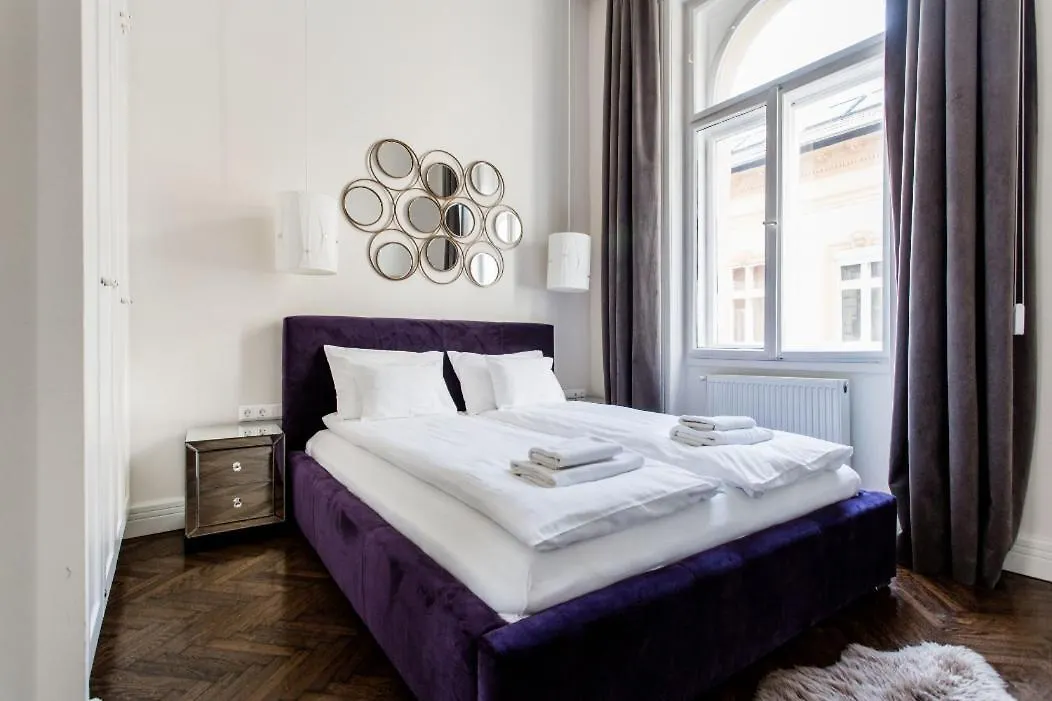 Opera Apartment With Free Parking, 2Br2Ba, Ac Budapeste