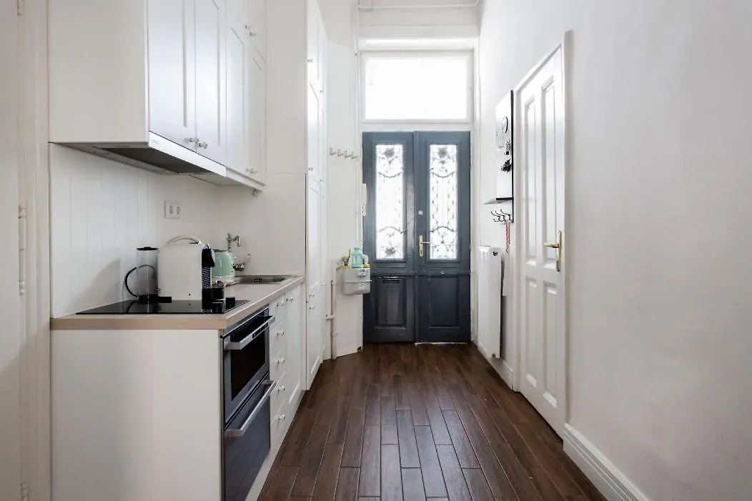 Opera Apartment With Free Parking, 2Br2Ba, Ac Budapeste Hungria