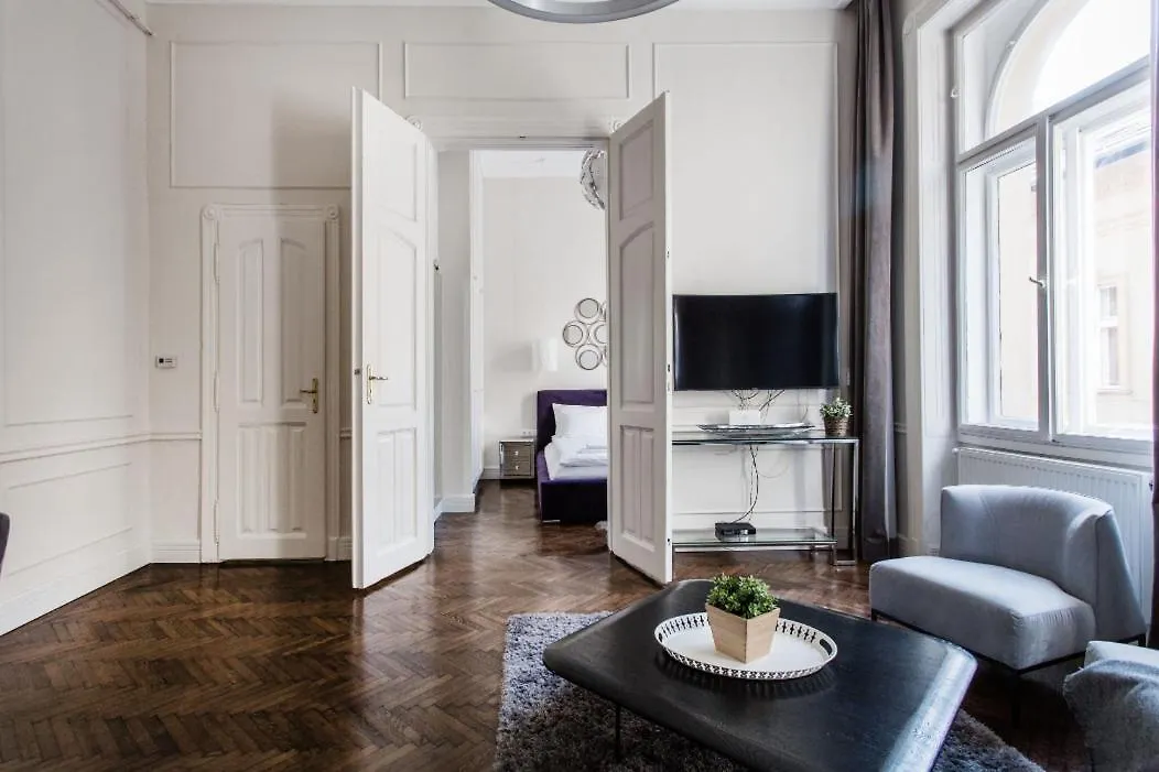 Opera Apartment With Free Parking, 2Br2Ba, Ac Budapeste