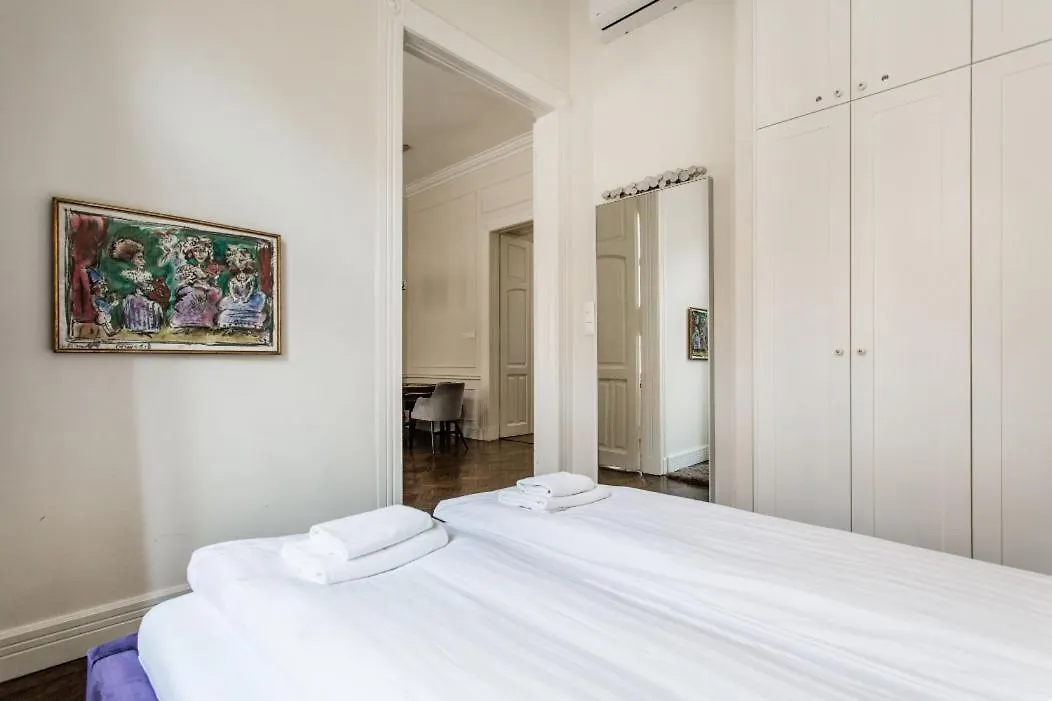 Opera Apartment With Free Parking, 2Br2Ba, Ac Budapest