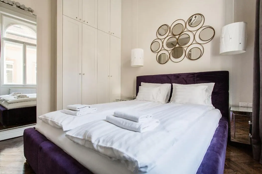Opera Apartment With Free Parking, 2Br2Ba, Ac Budapeşte