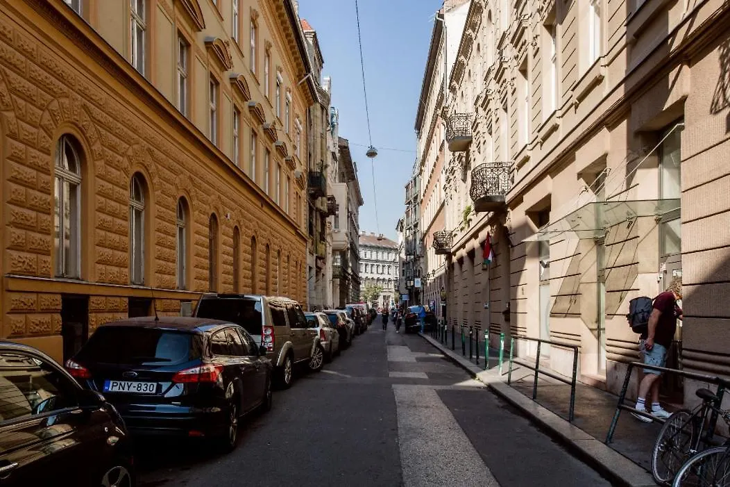 Opera Apartment With Free Parking, 2Br2Ba, Ac Budapeşte